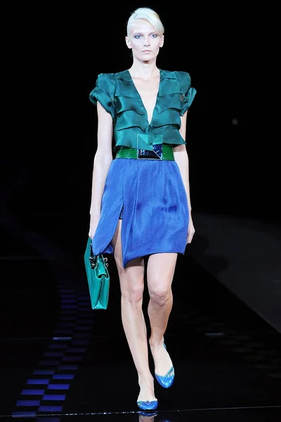 Look 16
